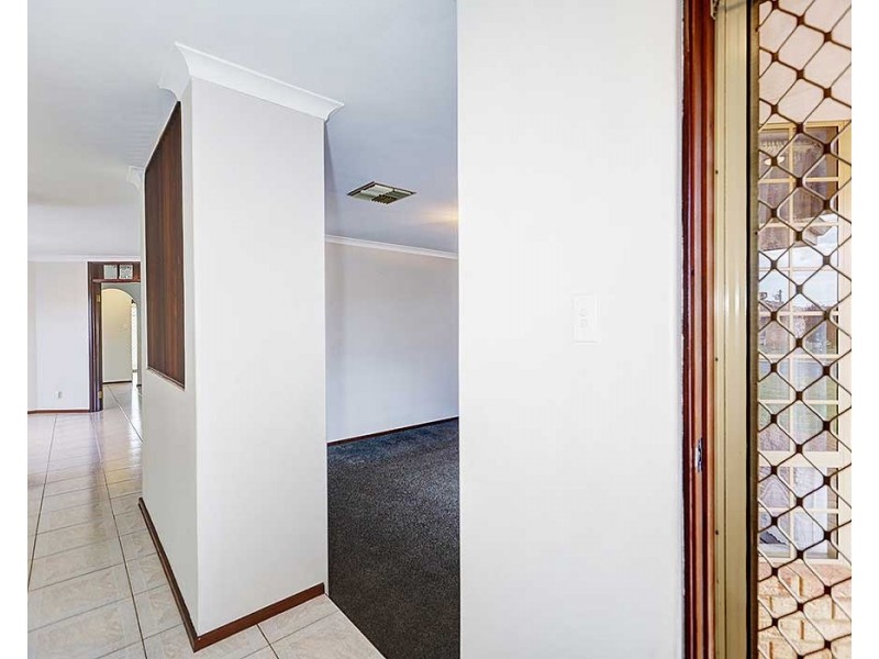 7 Brolga Court, High Wycombe WA 6057