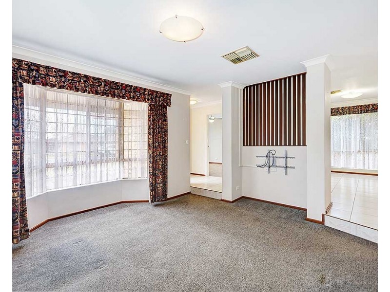 7 Brolga Court, High Wycombe WA 6057