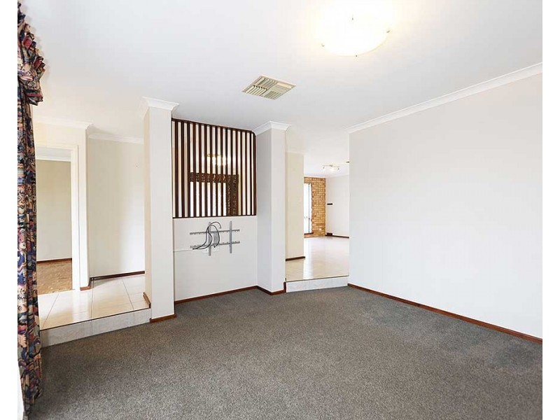 7 Brolga Court, High Wycombe WA 6057