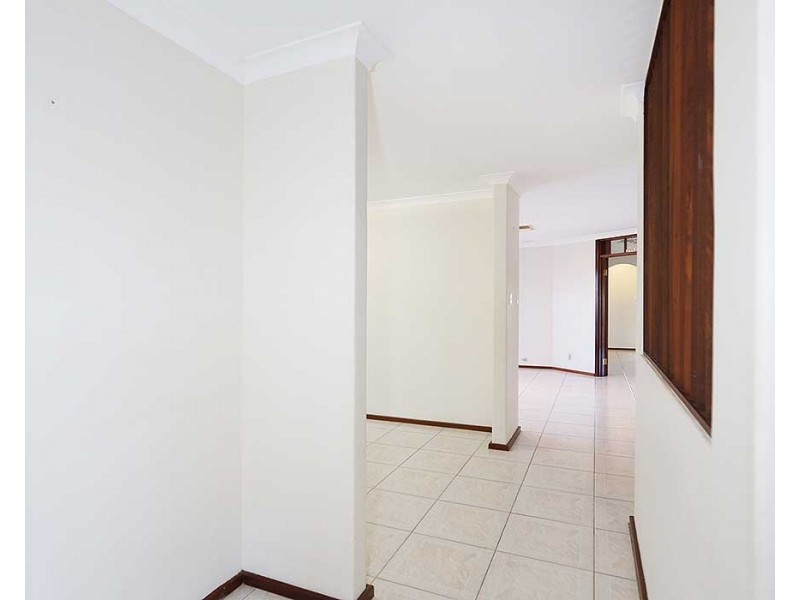 7 Brolga Court, High Wycombe WA 6057