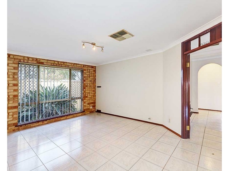 7 Brolga Court, High Wycombe WA 6057