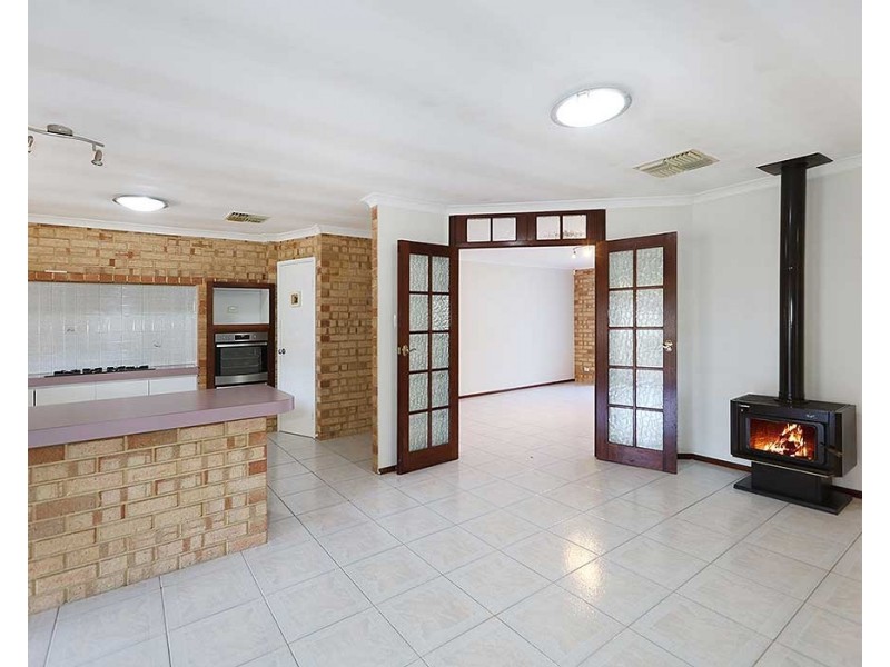 7 Brolga Court, High Wycombe WA 6057