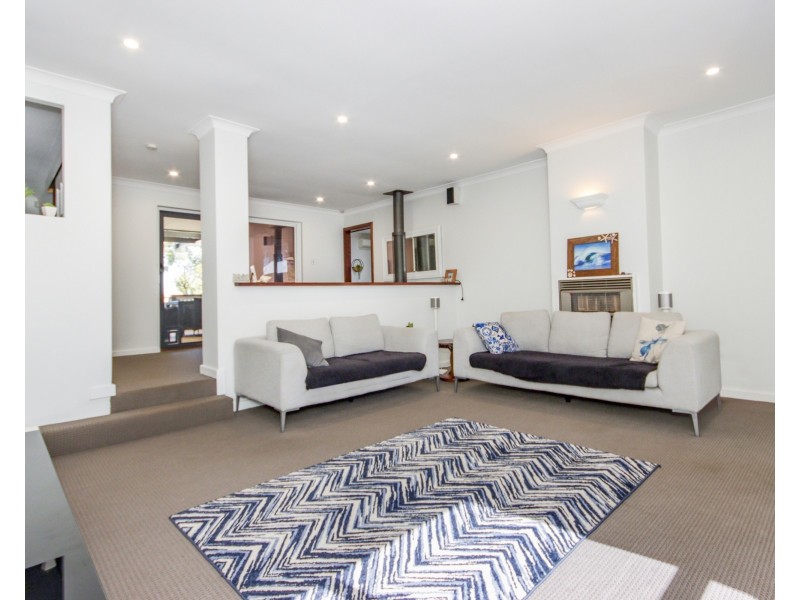 17 Petunia Street, Kalamunda WA 6076