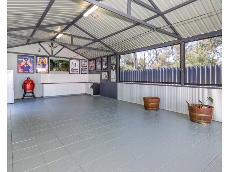 17 Petunia Street, Kalamunda WA 6076