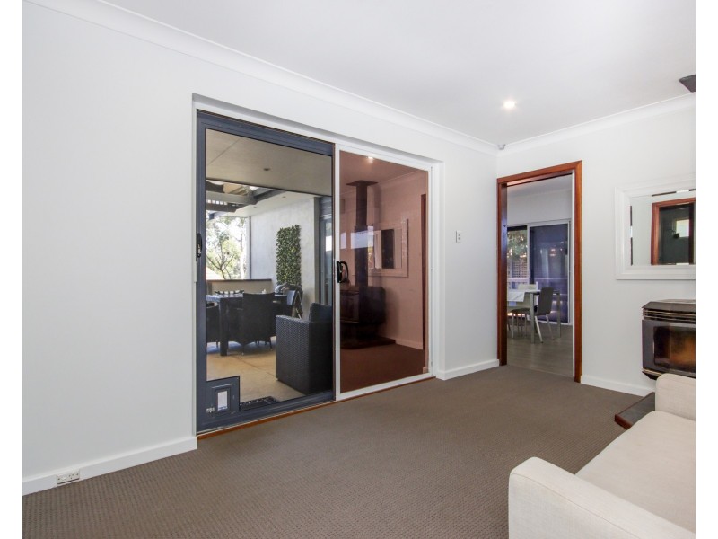 17 Petunia Street, Kalamunda WA 6076