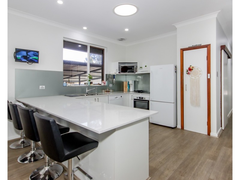 17 Petunia Street, Kalamunda WA 6076