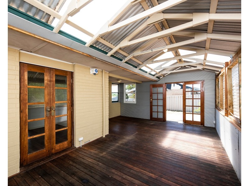 27 Clianthus Way, Koongamia WA 6056