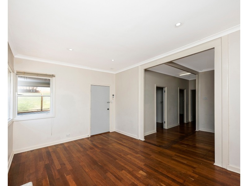 27 Clianthus Way, Koongamia WA 6056
