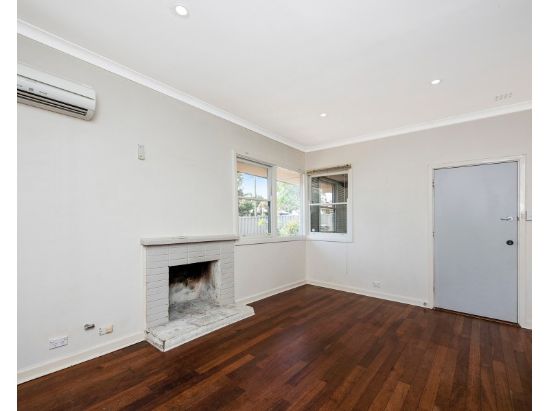 27 Clianthus Way, Koongamia WA 6056