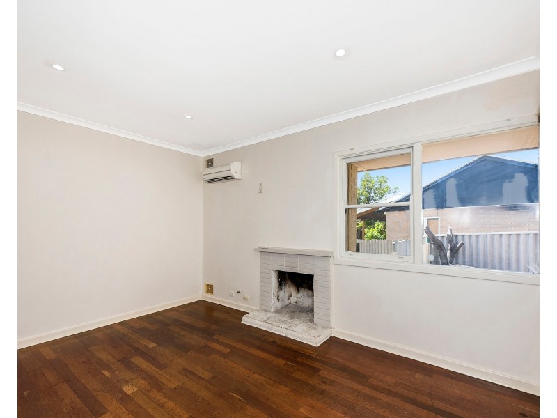 27 Clianthus Way, Koongamia WA 6056