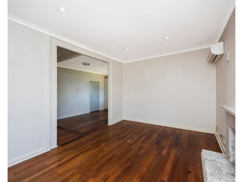 27 Clianthus Way, Koongamia WA 6056