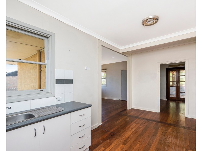27 Clianthus Way, Koongamia WA 6056