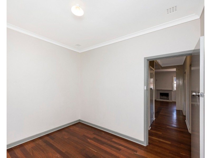 27 Clianthus Way, Koongamia WA 6056