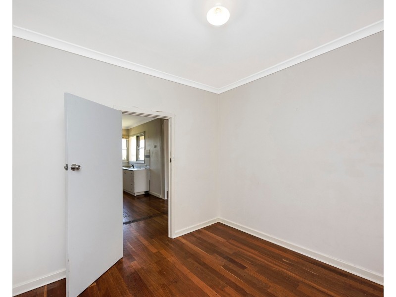 27 Clianthus Way, Koongamia WA 6056