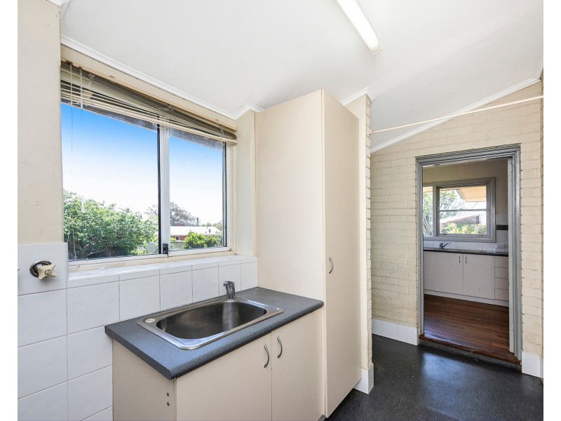27 Clianthus Way, Koongamia WA 6056