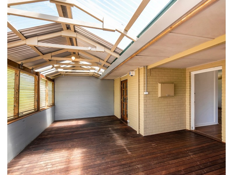 27 Clianthus Way, Koongamia WA 6056