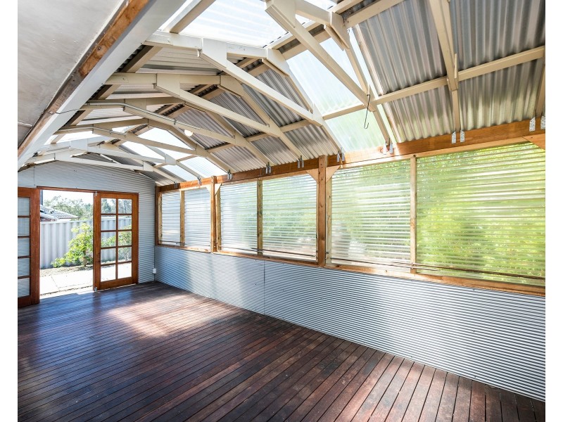 27 Clianthus Way, Koongamia WA 6056