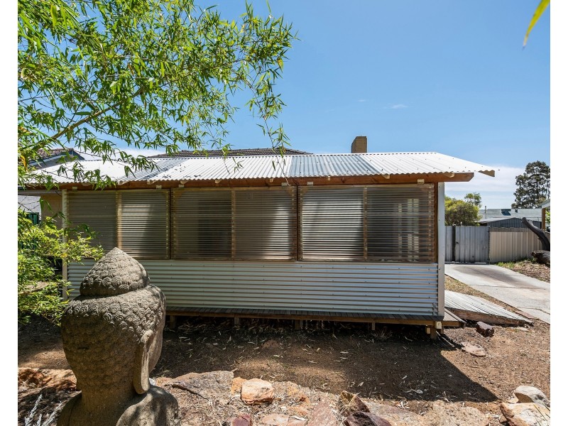 27 Clianthus Way, Koongamia WA 6056
