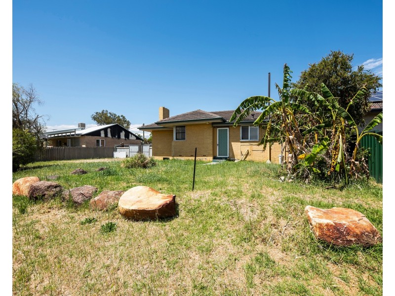 27 Clianthus Way, Koongamia WA 6056