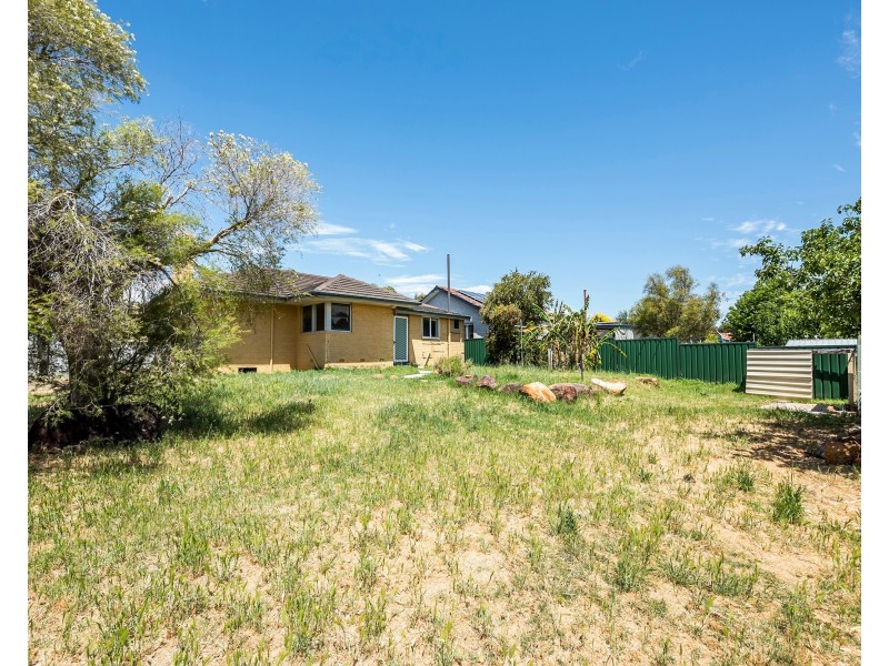 27 Clianthus Way, Koongamia WA 6056