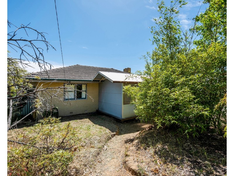 27 Clianthus Way, Koongamia WA 6056