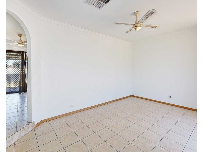 2 Cosson Way, High Wycombe WA 6057