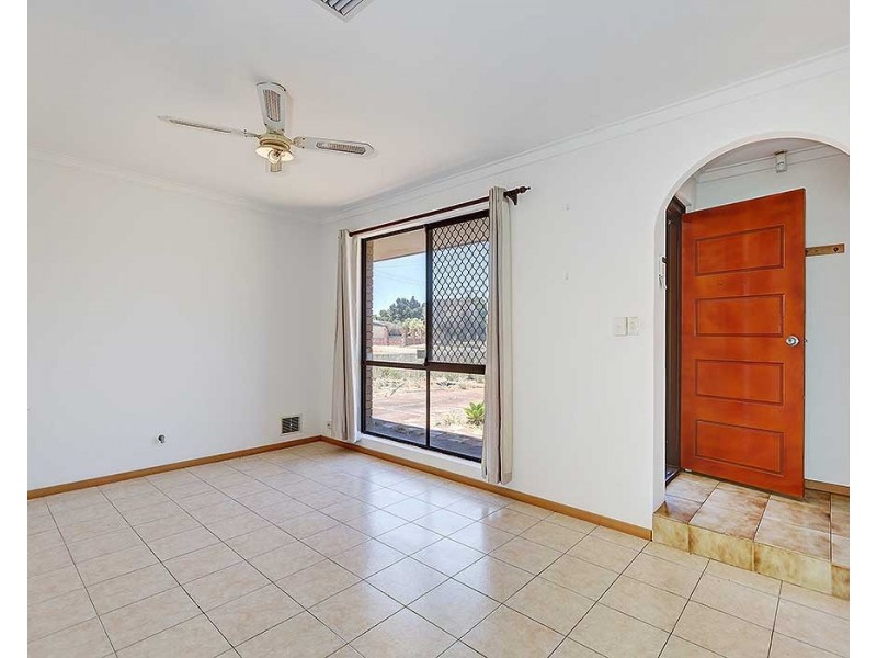 2 Cosson Way, High Wycombe WA 6057