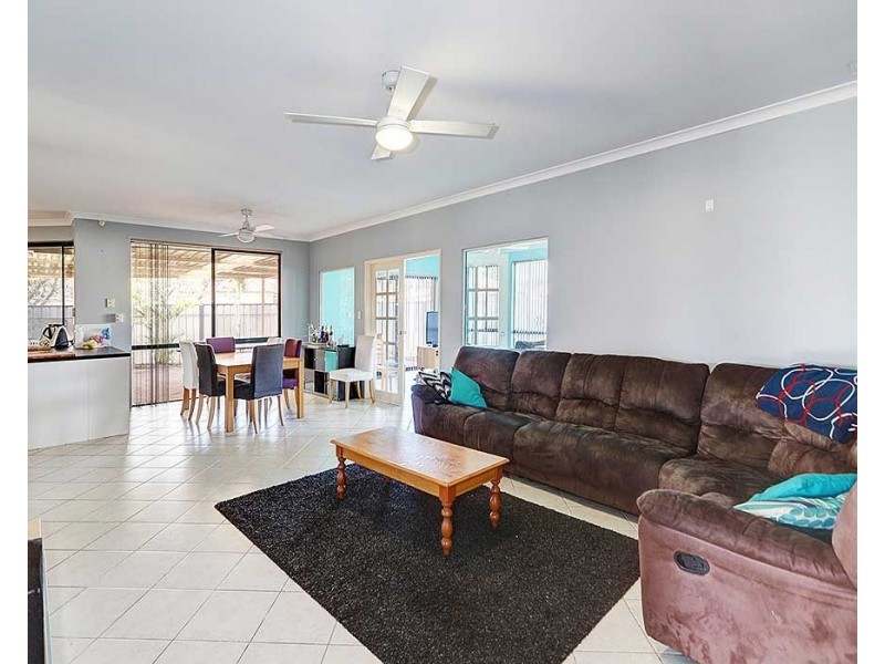 21 Peach Tree Way, Forrestfield WA 6058