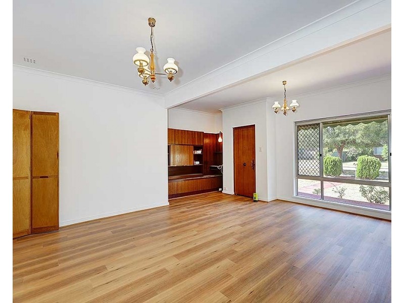 10 Finnan Street, Cloverdale WA 6105