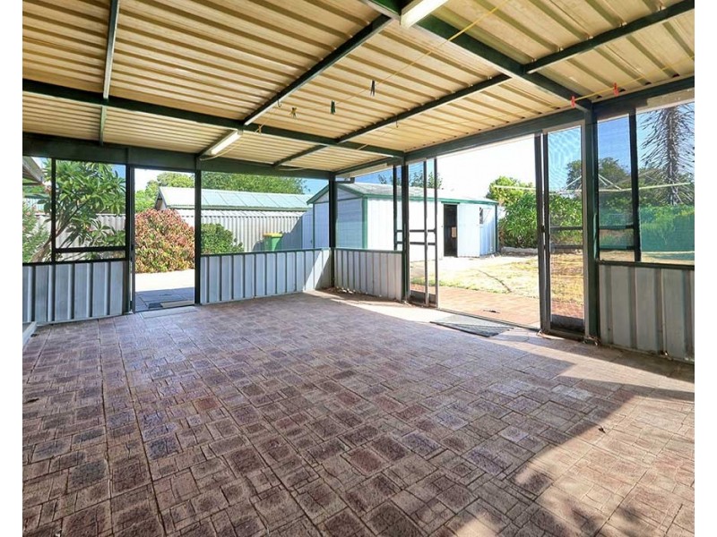 10 Finnan Street, Cloverdale WA 6105