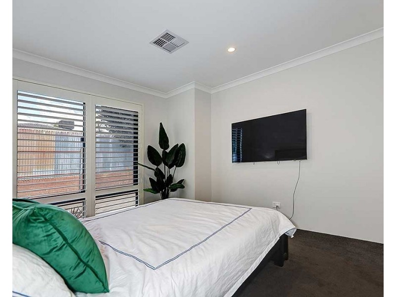 4/126 Bushmead Road, Hazelmere WA 6055