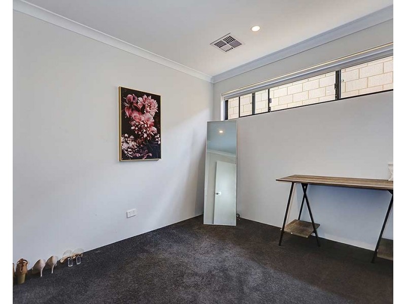 4/126 Bushmead Road, Hazelmere WA 6055