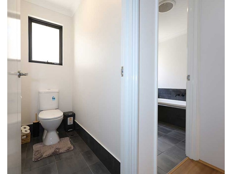 4/126 Bushmead Road, Hazelmere WA 6055