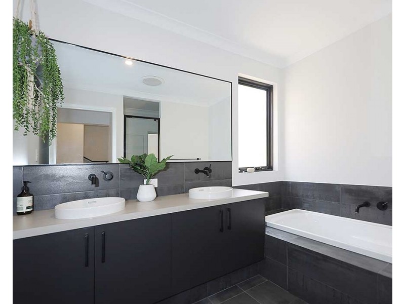 4/126 Bushmead Road, Hazelmere WA 6055