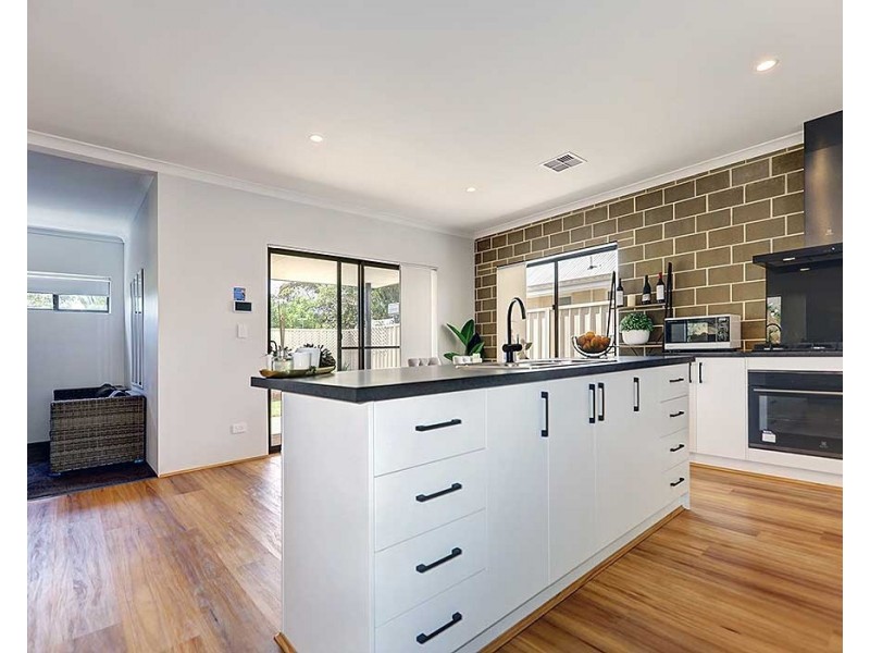 4/126 Bushmead Road, Hazelmere WA 6055