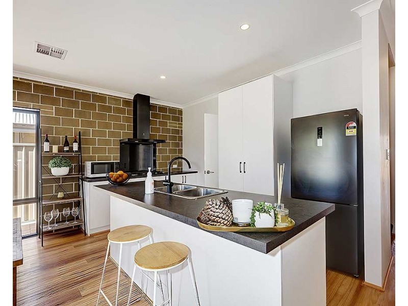 4/126 Bushmead Road, Hazelmere WA 6055