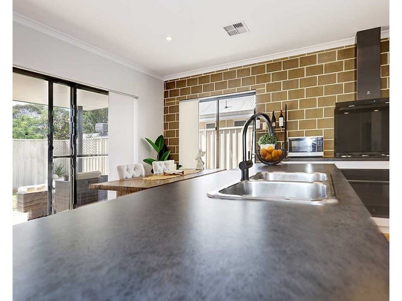 4/126 Bushmead Road, Hazelmere WA 6055