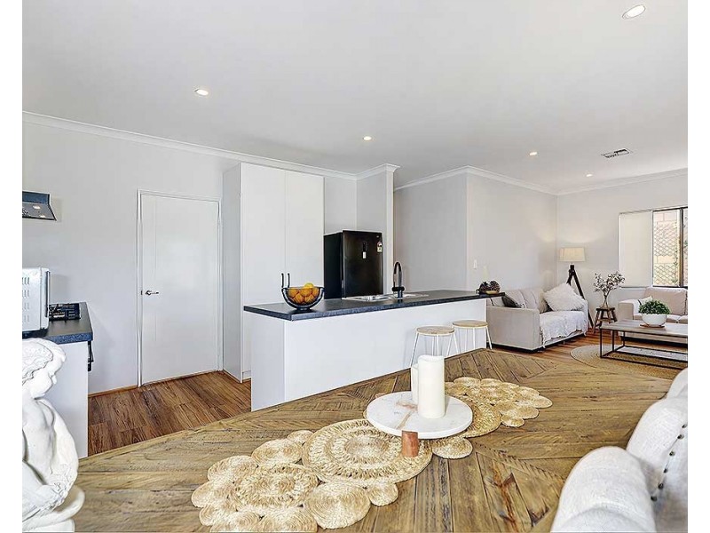 4/126 Bushmead Road, Hazelmere WA 6055