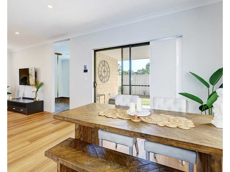 4/126 Bushmead Road, Hazelmere WA 6055