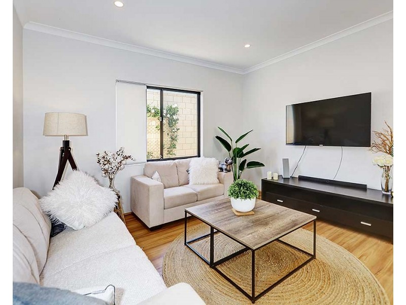 4/126 Bushmead Road, Hazelmere WA 6055