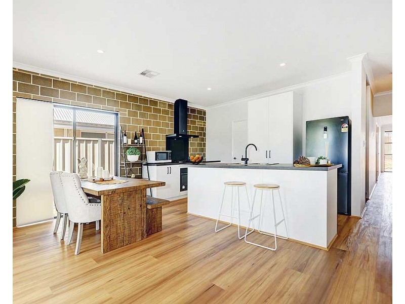 4/126 Bushmead Road, Hazelmere WA 6055