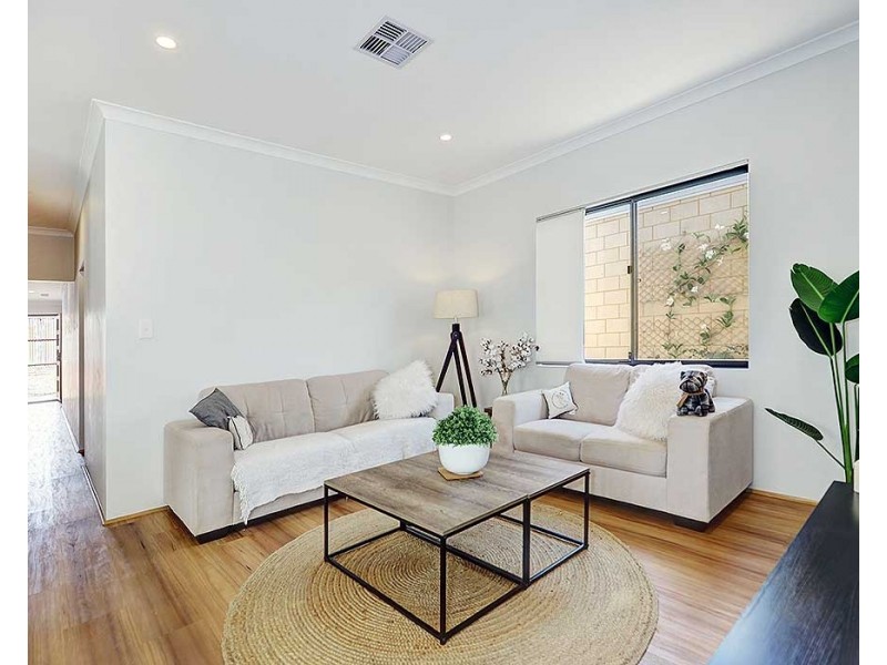 4/126 Bushmead Road, Hazelmere WA 6055