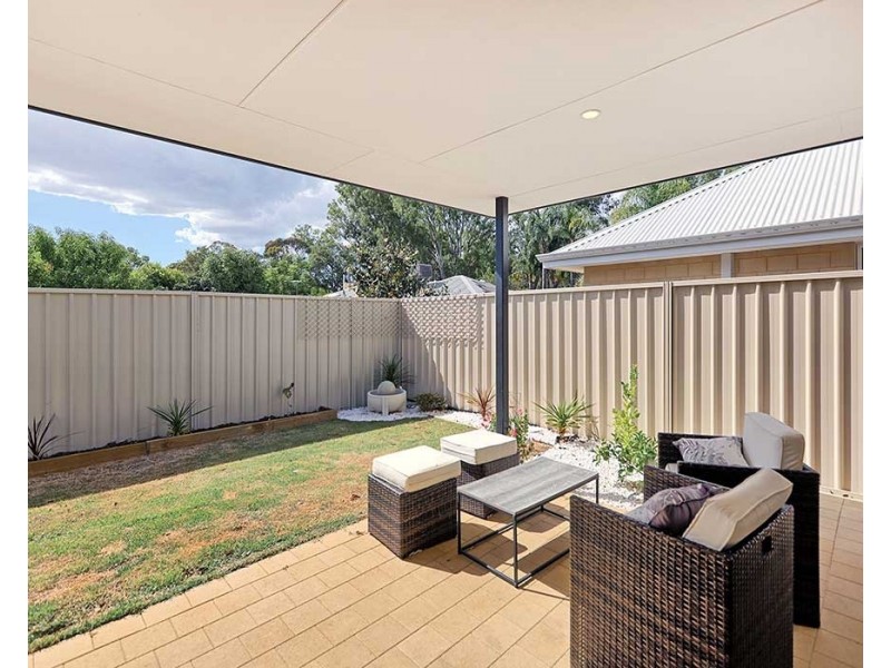 4/126 Bushmead Road, Hazelmere WA 6055