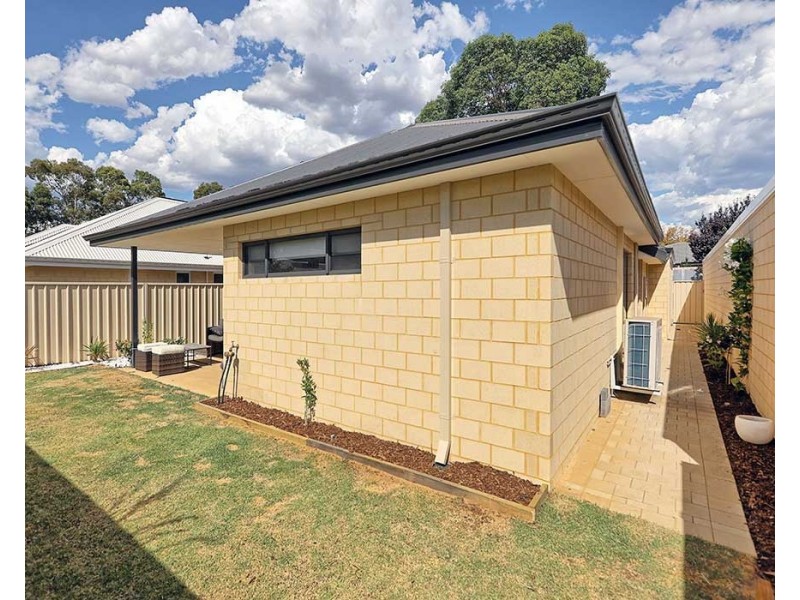 4/126 Bushmead Road, Hazelmere WA 6055