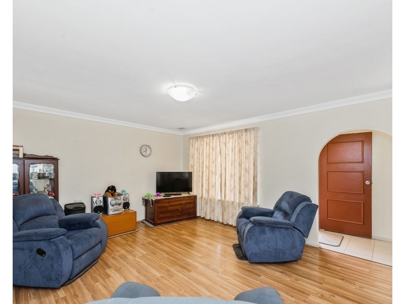 15 Parkfield Road, Kelmscott WA 6111