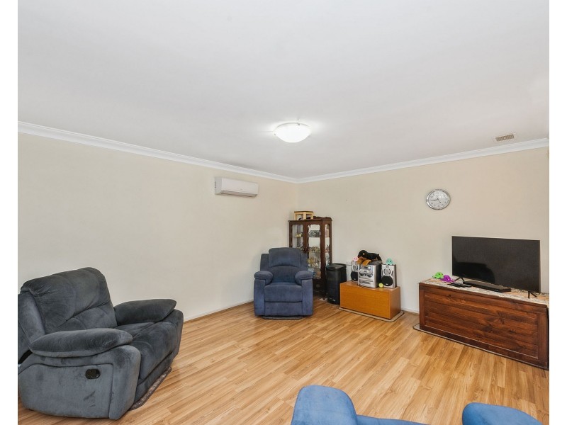 15 Parkfield Road, Kelmscott WA 6111