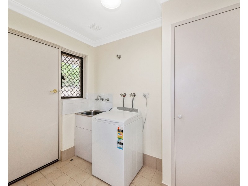 15 Parkfield Road, Kelmscott WA 6111