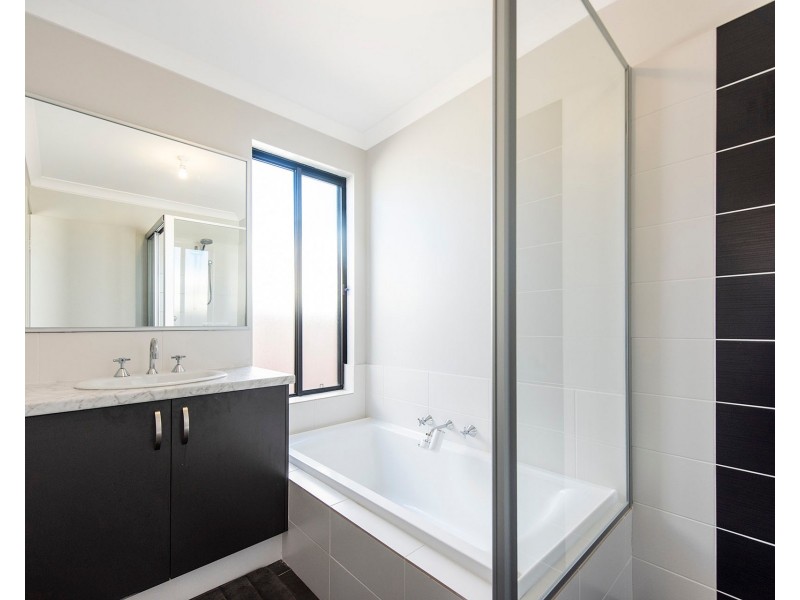 6 Rowell Gardens, High Wycombe WA 6057