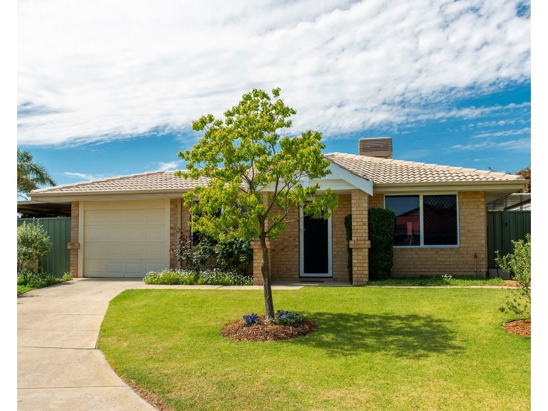 15 Coola Place, High Wycombe WA 6057