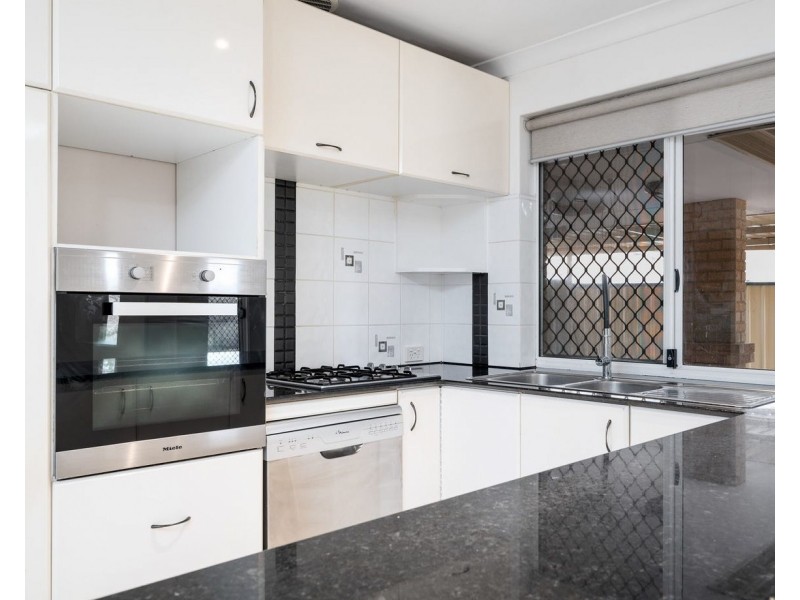 15 Coola Place, High Wycombe WA 6057